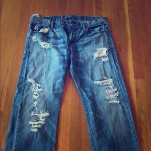 Men’s distressed Levi jeans